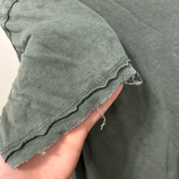 Distressed tshirt - Picture 2 of 3